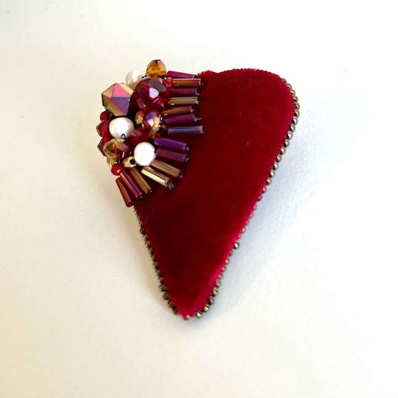 NEW handmade velvet and beaded brooch - Picture 5 of 5